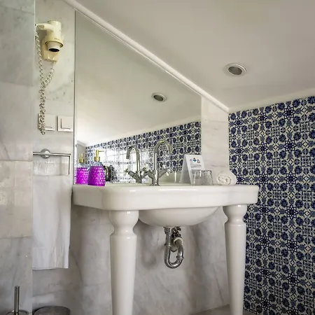 Argos Hotel 3*