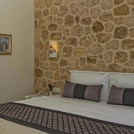 Argos Hotel 3*